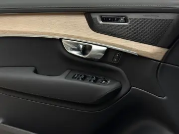 VOLVO XC90 Plus Bright AWD 7-Sitz 360  Head-Up H&K ACC