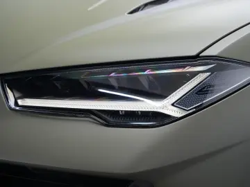 LAMBORGHINI Urus Performante  Carbon Akrapovic Alcantara B&O