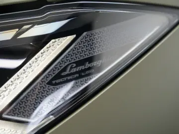 LAMBORGHINI Urus Performante  Carbon Akrapovic Alcantara B&O