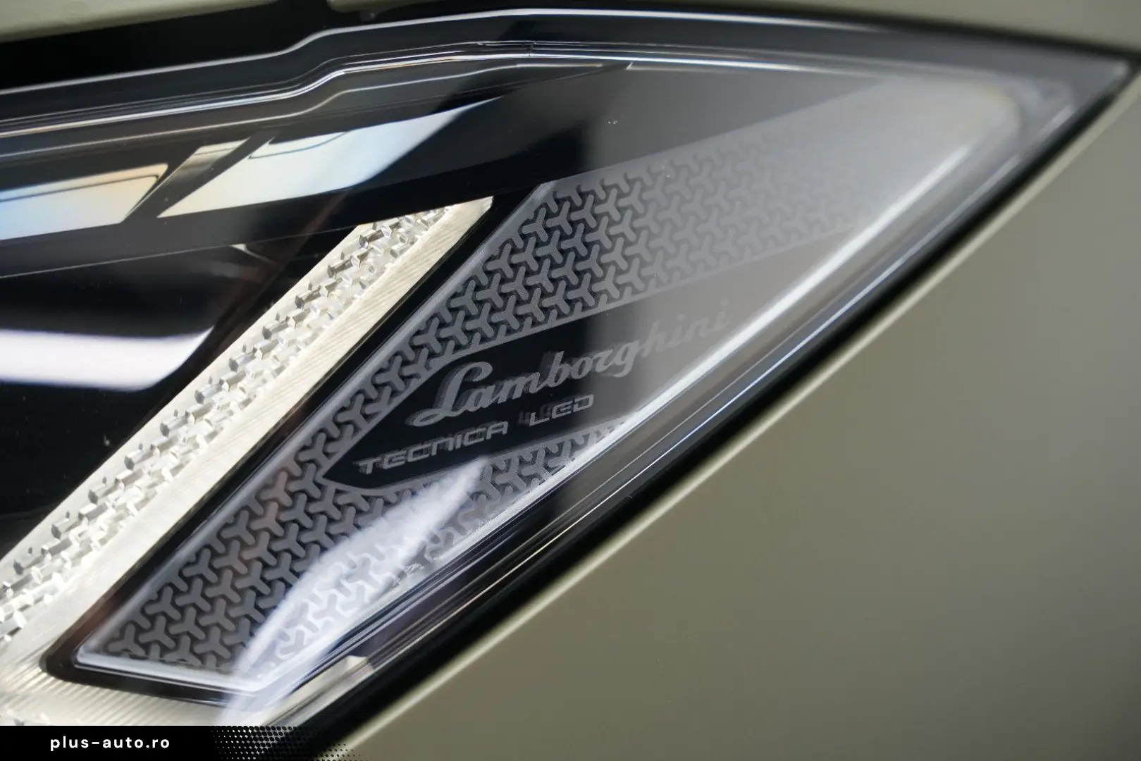 LAMBORGHINI Urus Performante  Carbon Akrapovic Alcantara B&O