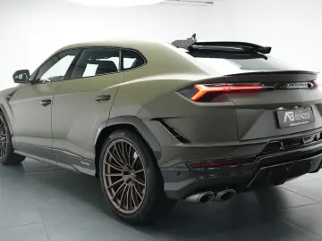 LAMBORGHINI Urus Performante  Carbon Akrapovic Alcantara B&O