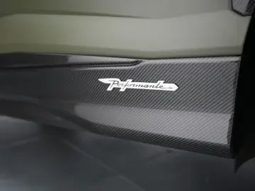 LAMBORGHINI Urus Performante  Carbon Akrapovic Alcantara B&O