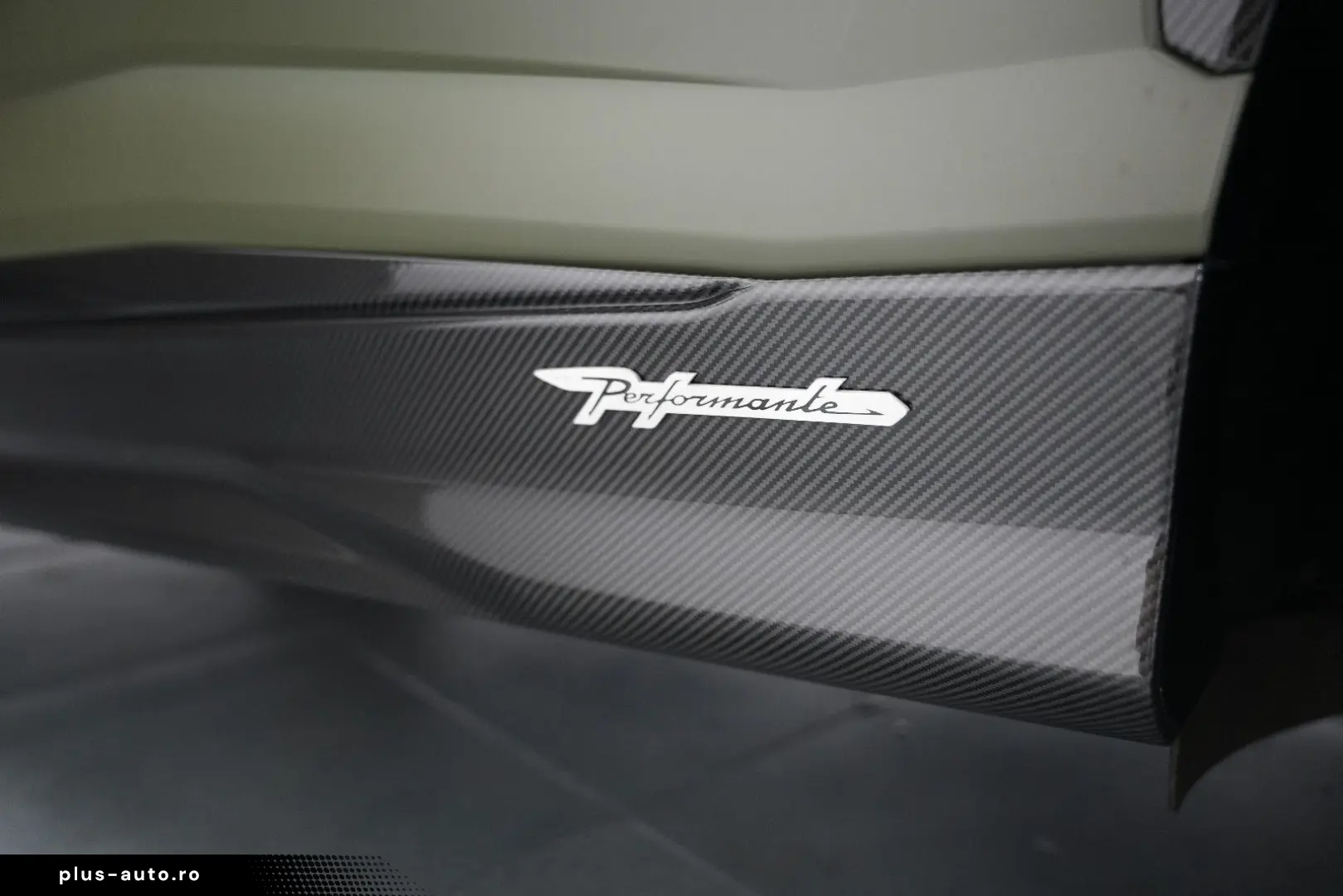 LAMBORGHINI Urus Performante  Carbon Akrapovic Alcantara B&O