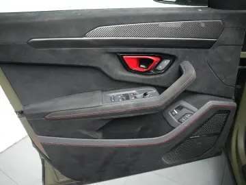 LAMBORGHINI Urus Performante  Carbon Akrapovic Alcantara B&O