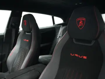 LAMBORGHINI Urus Performante  Carbon Akrapovic Alcantara B&O