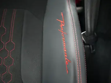 LAMBORGHINI Urus Performante  Carbon Akrapovic Alcantara B&O