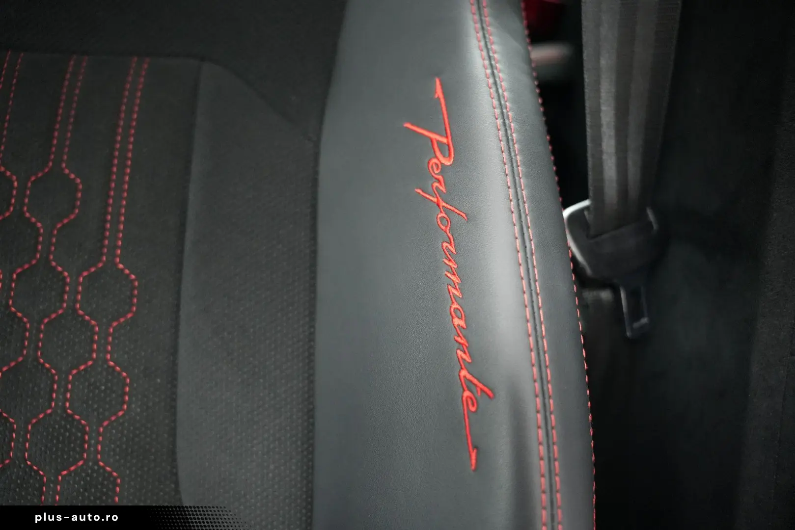 LAMBORGHINI Urus Performante  Carbon Akrapovic Alcantara B&O