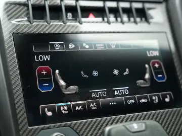 LAMBORGHINI Urus Performante  Carbon Akrapovic Alcantara B&O