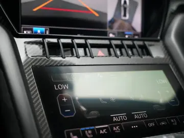 LAMBORGHINI Urus Performante  Carbon Akrapovic Alcantara B&O