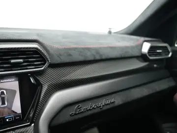 LAMBORGHINI Urus Performante  Carbon Akrapovic Alcantara B&O