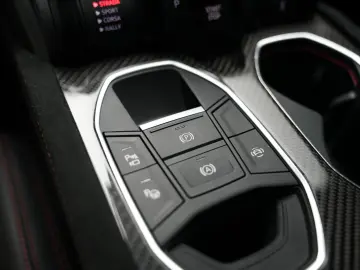 LAMBORGHINI Urus Performante  Carbon Akrapovic Alcantara B&O