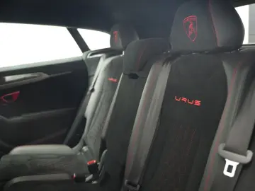 LAMBORGHINI Urus Performante  Carbon Akrapovic Alcantara B&O