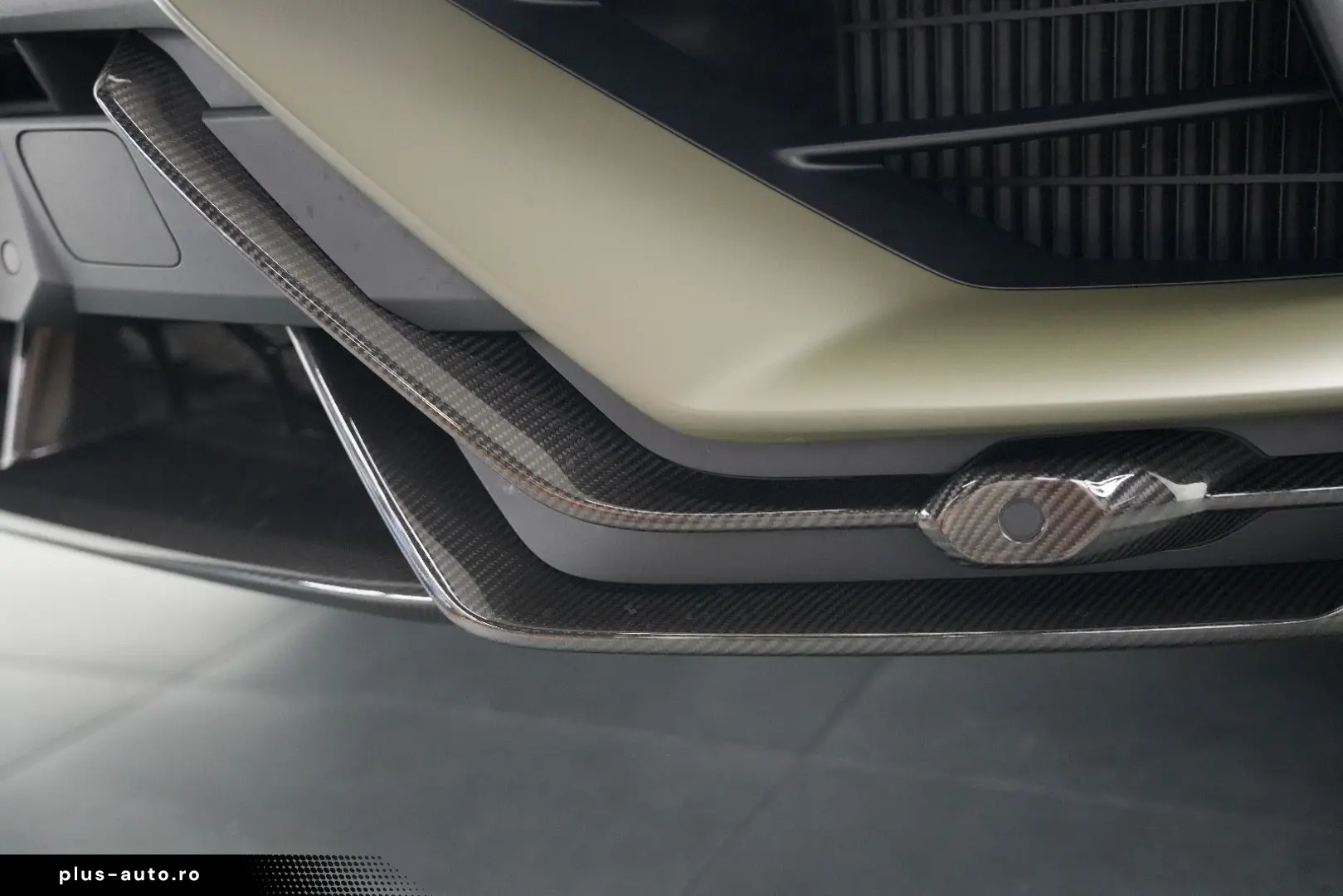 LAMBORGHINI Urus Performante  Carbon Akrapovic Alcantara B&O