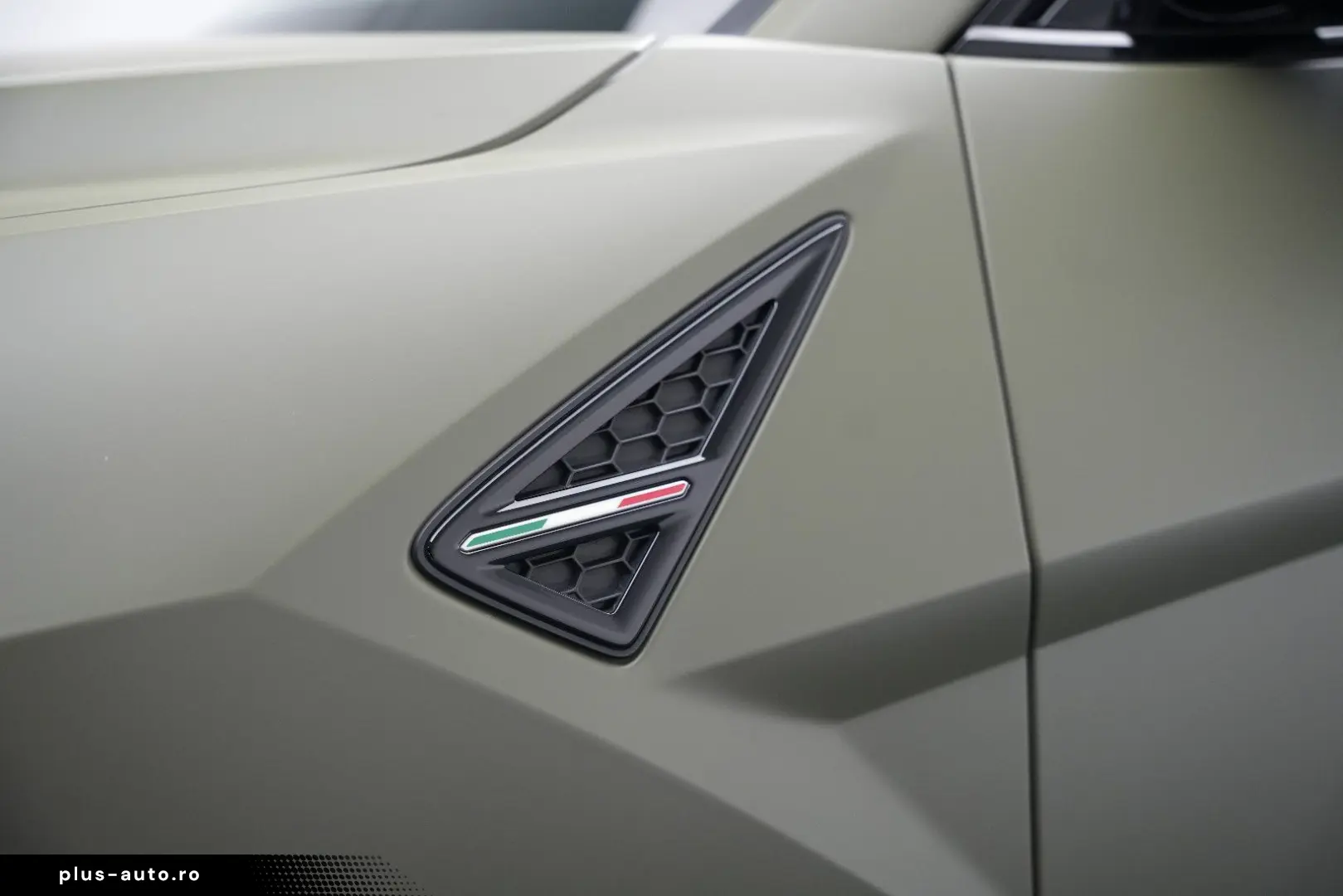 LAMBORGHINI Urus Performante  Carbon Akrapovic Alcantara B&O
