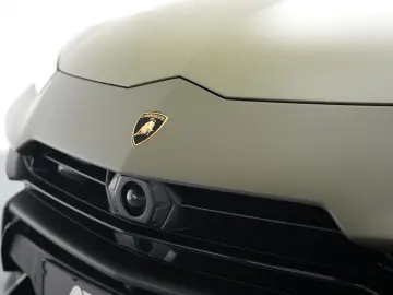 LAMBORGHINI Urus Performante  Carbon Akrapovic Alcantara B&O