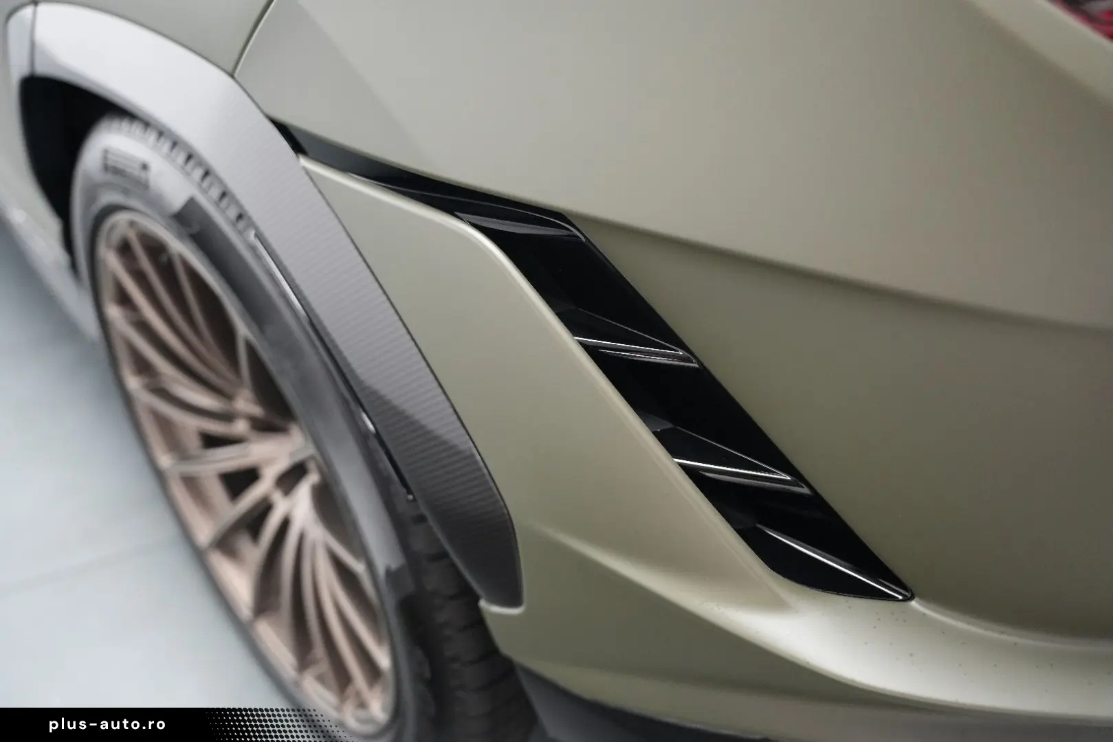 LAMBORGHINI Urus Performante  Carbon Akrapovic Alcantara B&O