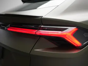 LAMBORGHINI Urus Performante  Carbon Akrapovic Alcantara B&O