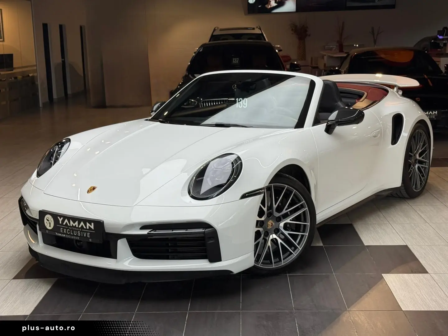 PORSCHE 911 Turbo S Cabriolet InnoDrive Carbon Lift