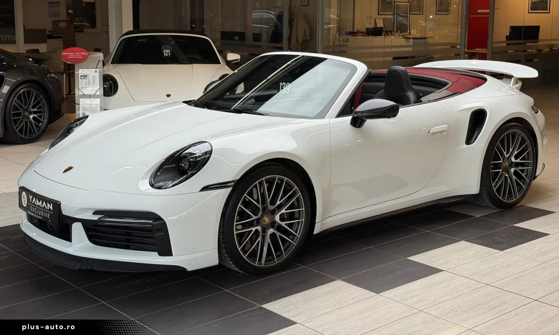PORSCHE 911 Turbo S Cabriolet InnoDrive Carbon Lift