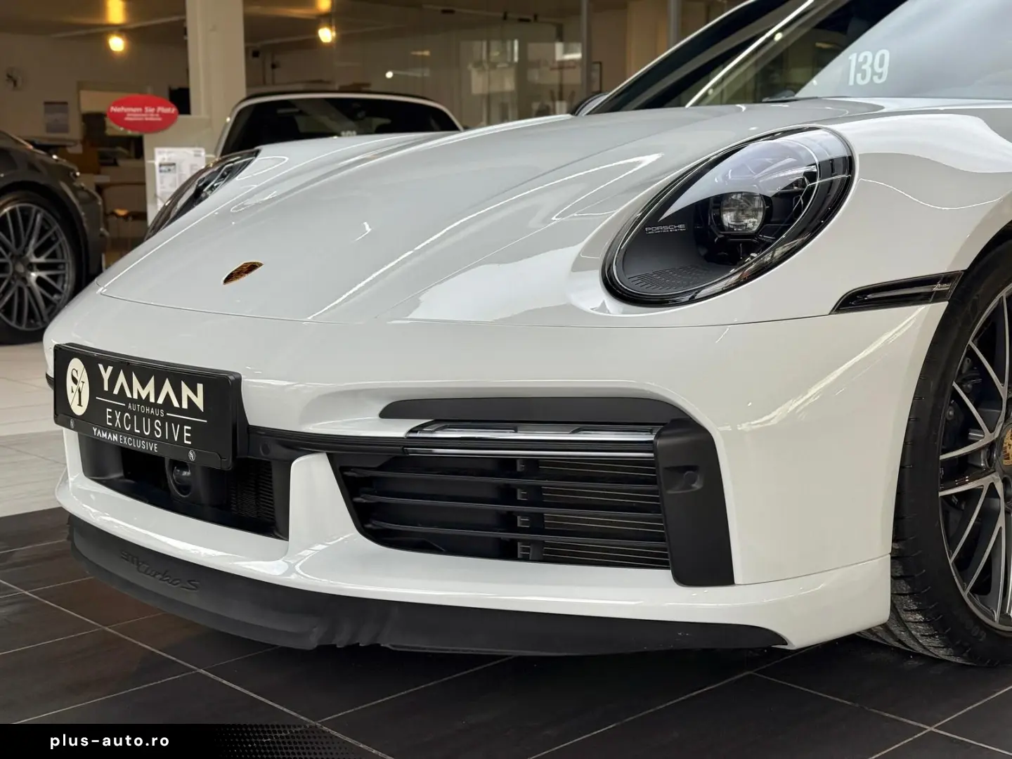 PORSCHE 911 Turbo S Cabriolet InnoDrive Carbon Lift