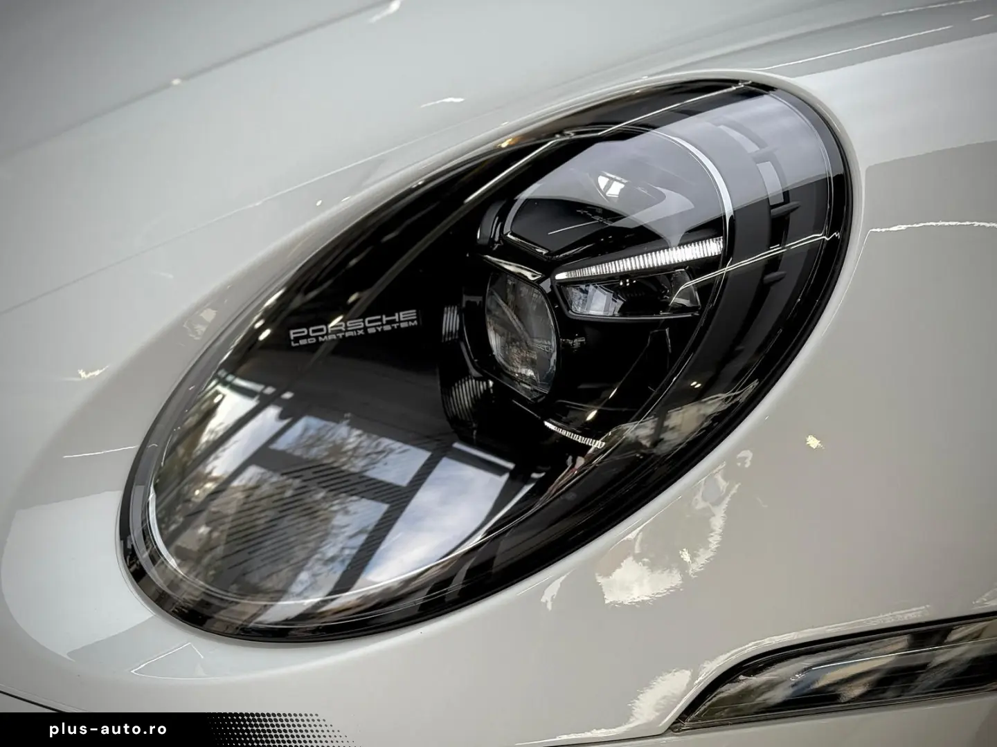 PORSCHE 911 Turbo S Cabriolet InnoDrive Carbon Lift