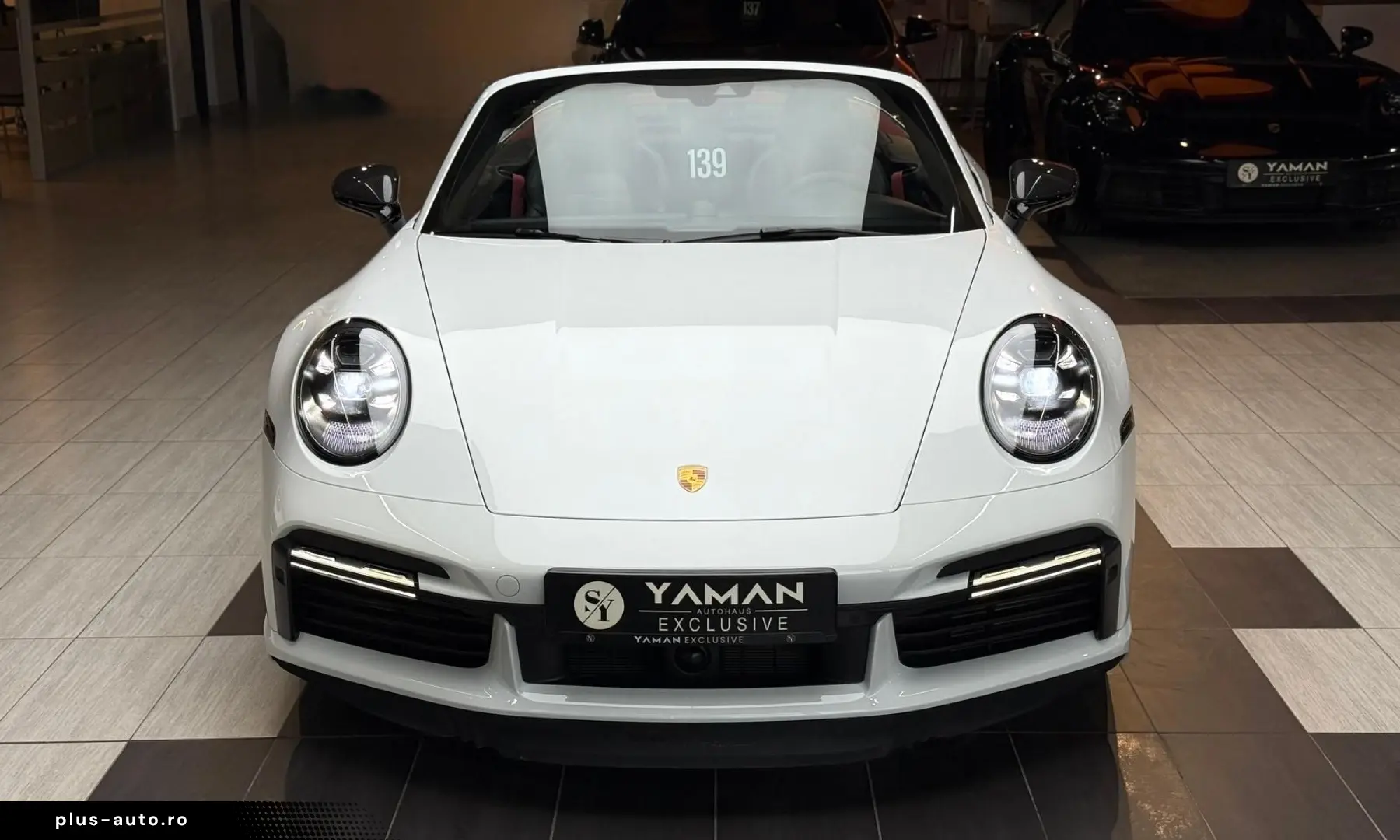 PORSCHE 911 Turbo S Cabriolet InnoDrive Carbon Lift