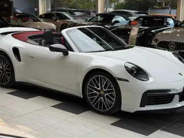 PORSCHE 911 Turbo S Cabriolet InnoDrive Carbon Lift