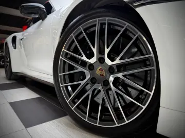 PORSCHE 911 Turbo S Cabriolet InnoDrive Carbon Lift