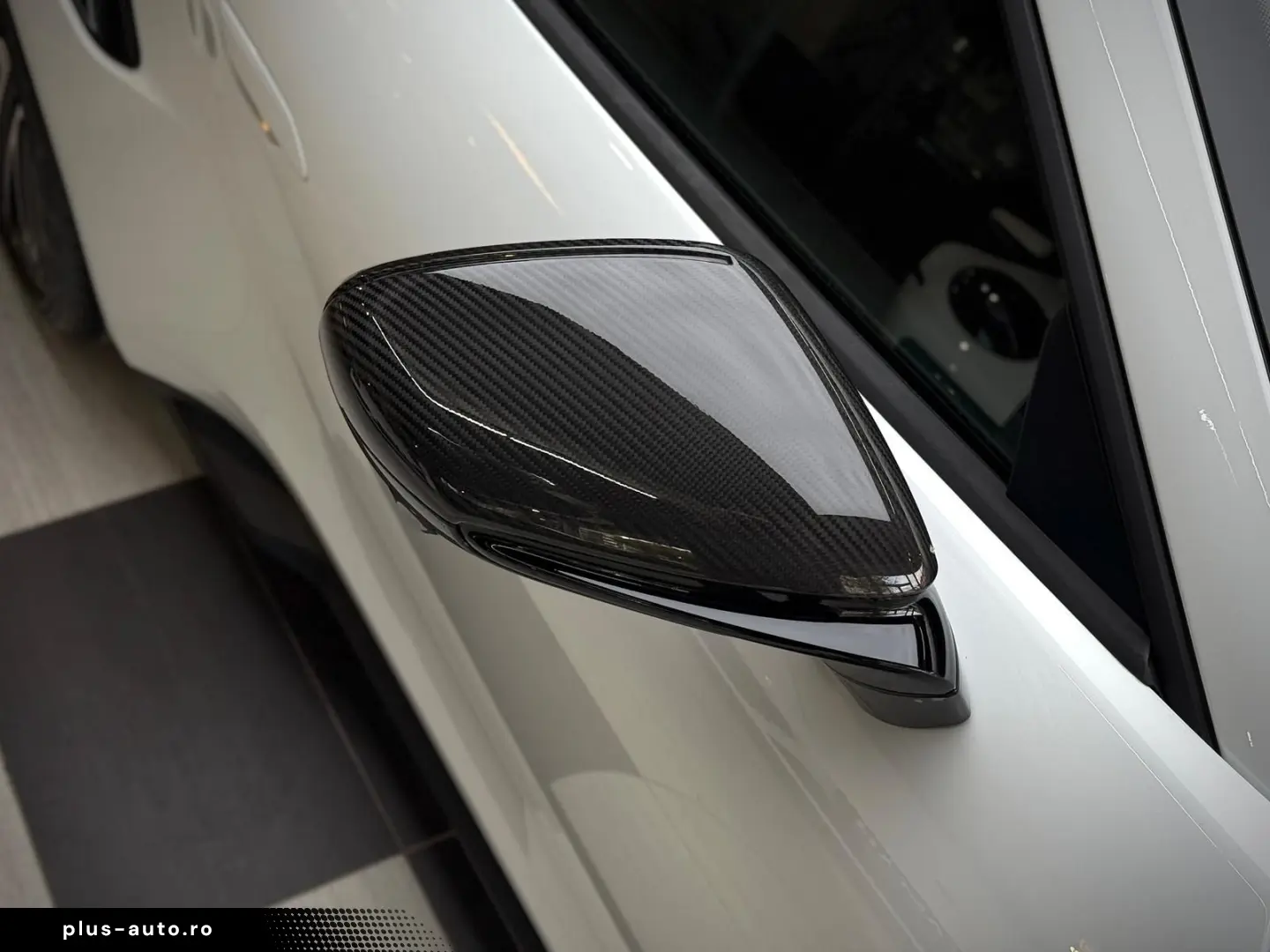 PORSCHE 911 Turbo S Cabriolet InnoDrive Carbon Lift