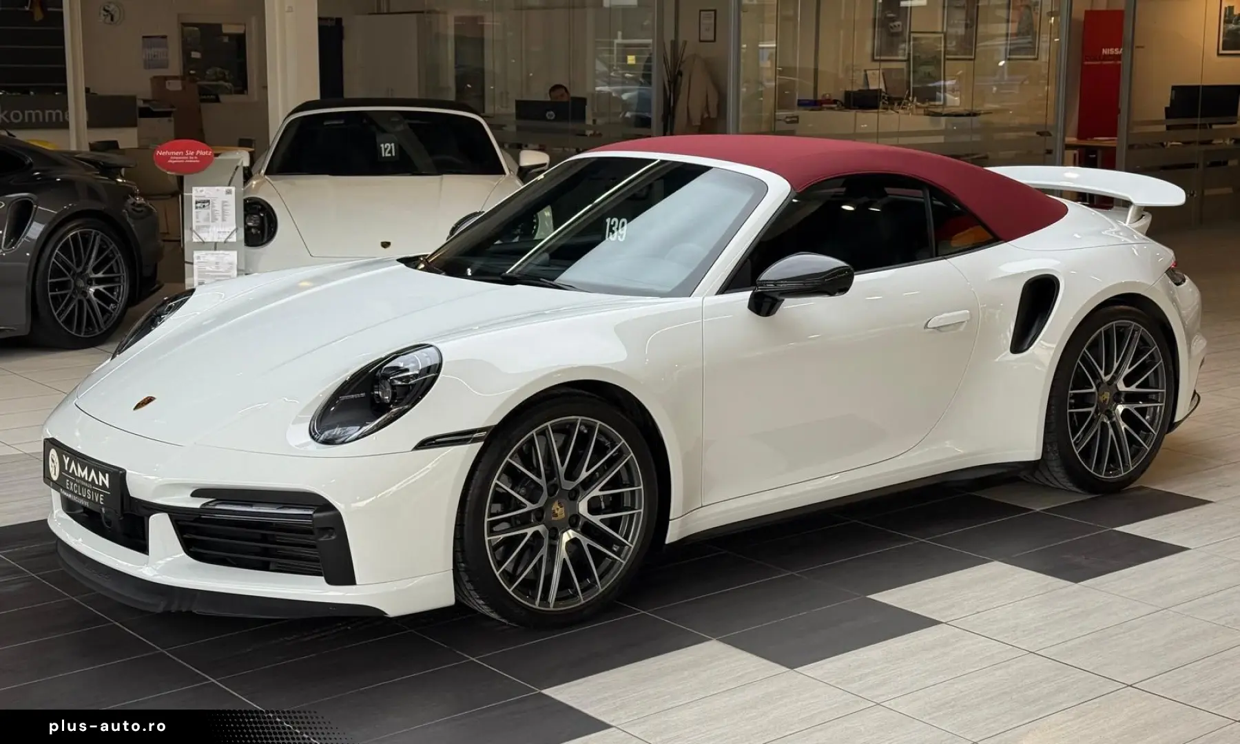 PORSCHE 911 Turbo S Cabriolet InnoDrive Carbon Lift