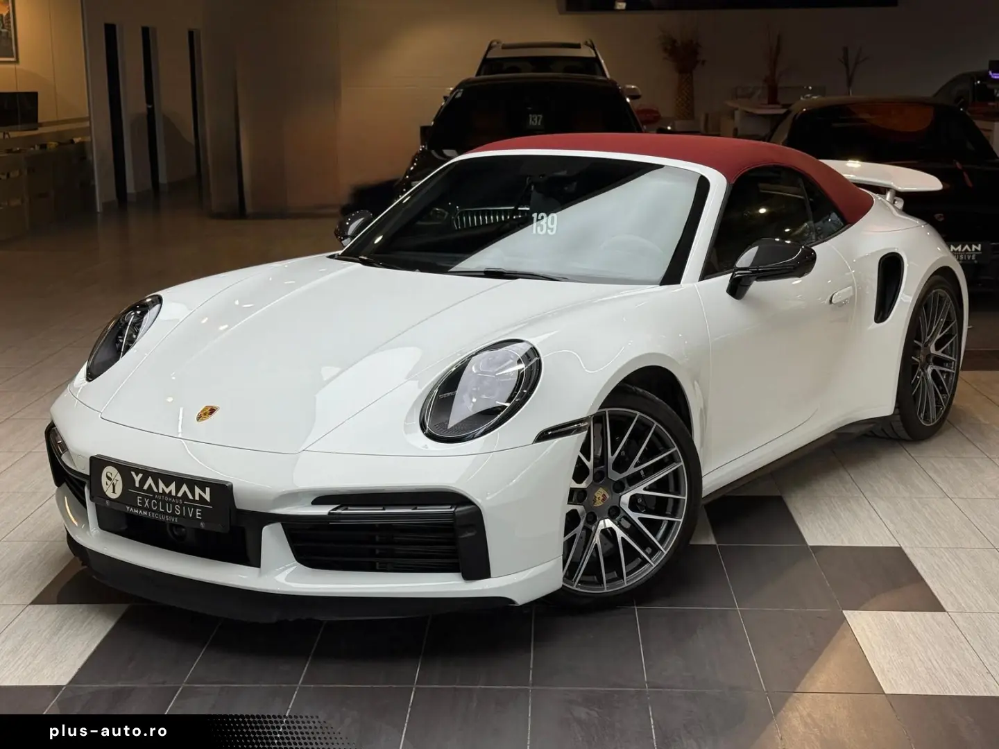 PORSCHE 911 Turbo S Cabriolet InnoDrive Carbon Lift