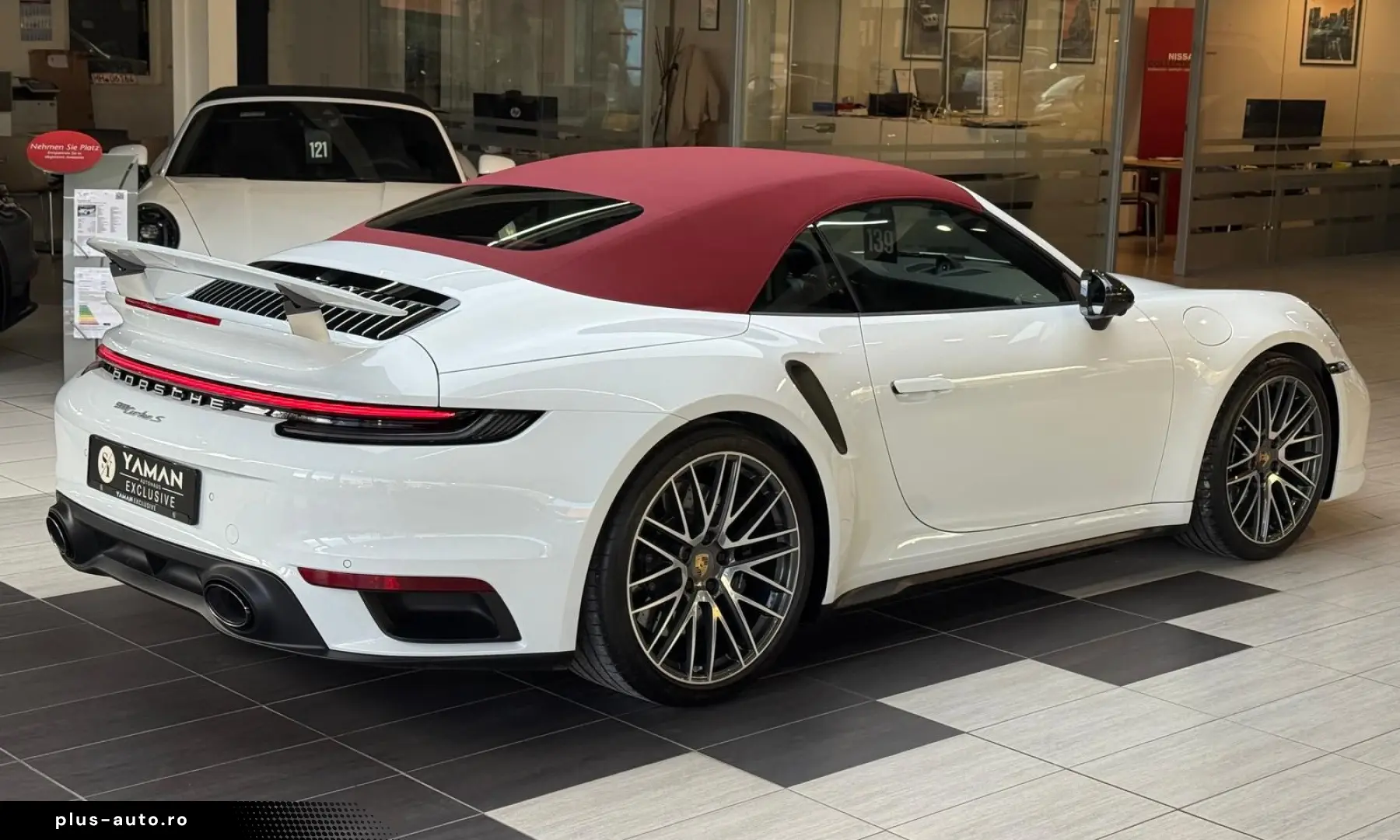 PORSCHE 911 Turbo S Cabriolet InnoDrive Carbon Lift