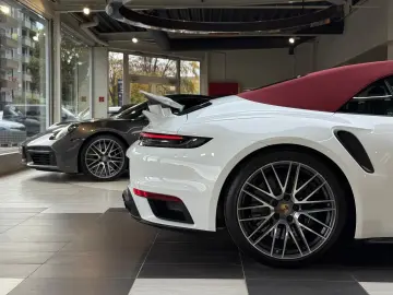 PORSCHE 911 Turbo S Cabriolet InnoDrive Carbon Lift