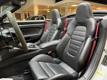 PORSCHE 911 Turbo S Cabriolet InnoDrive Carbon Lift