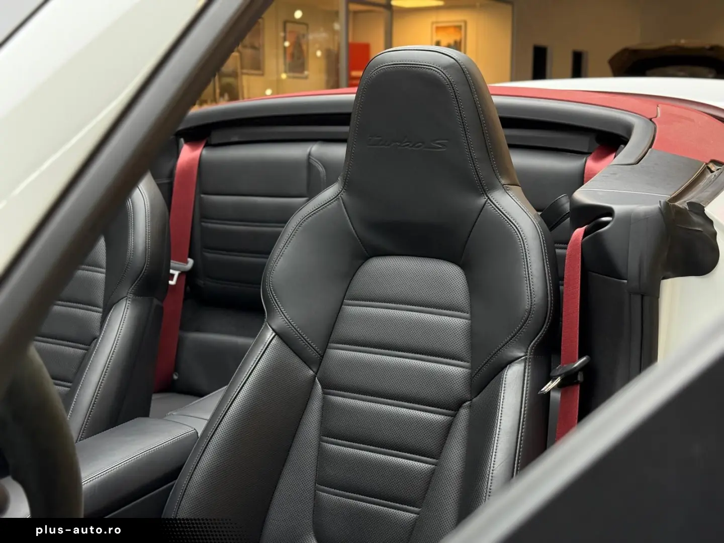 PORSCHE 911 Turbo S Cabriolet InnoDrive Carbon Lift