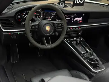 PORSCHE 911 Turbo S Cabriolet InnoDrive Carbon Lift
