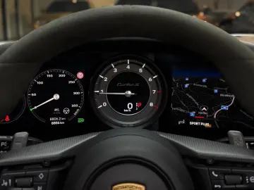 PORSCHE 911 Turbo S Cabriolet InnoDrive Carbon Lift