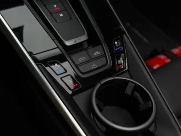 PORSCHE 911 Turbo S Cabriolet InnoDrive Carbon Lift