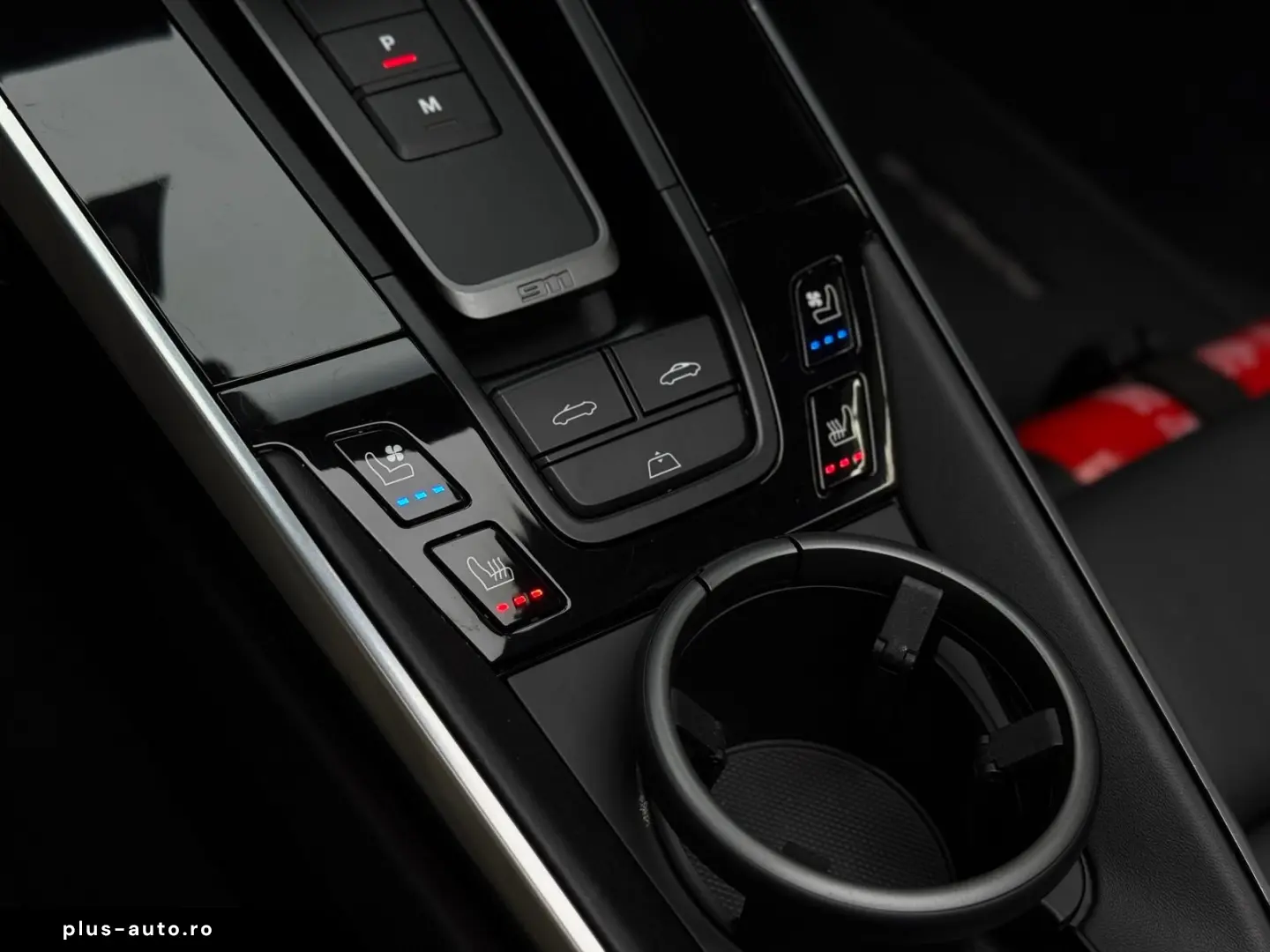 PORSCHE 911 Turbo S Cabriolet InnoDrive Carbon Lift