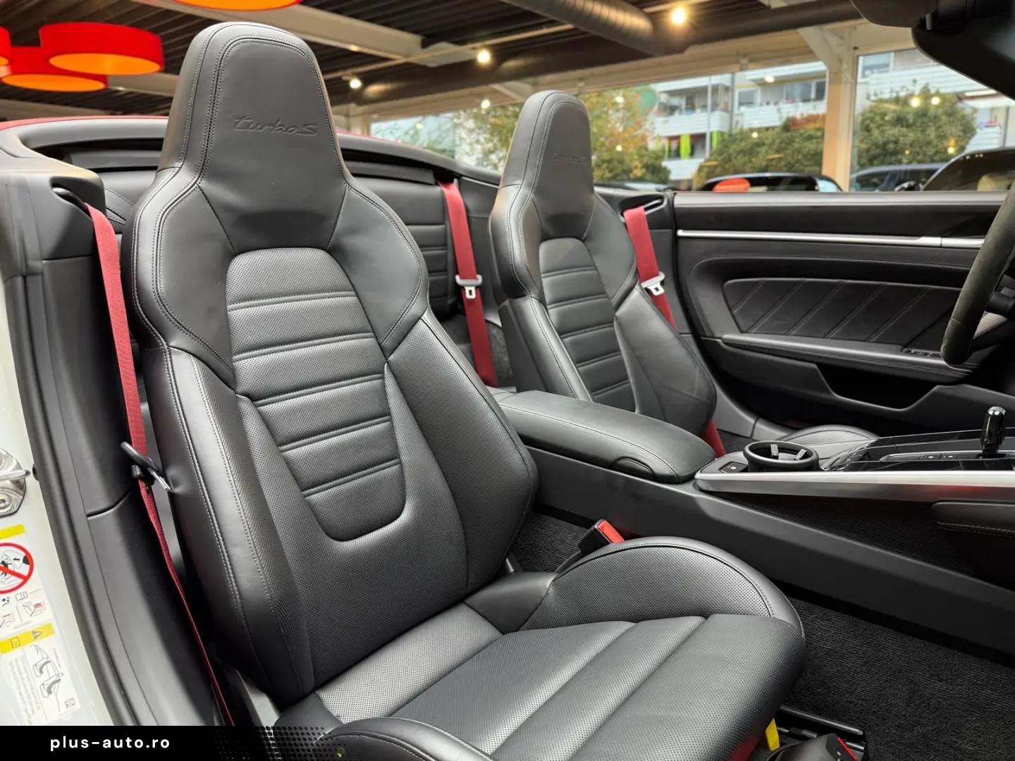 PORSCHE 911 Turbo S Cabriolet InnoDrive Carbon Lift