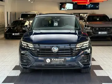 VW Touareg R-Line 4M Pano HuD StHzg AHK 360 Massage