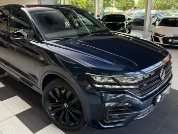 VW Touareg R-Line 4M Pano HuD StHzg AHK 360 Massage