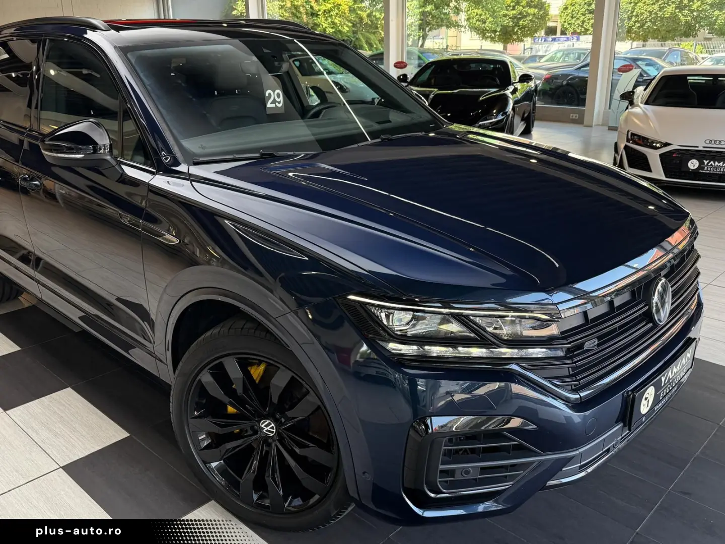 VW Touareg R-Line 4M Pano HuD StHzg AHK 360 Massage