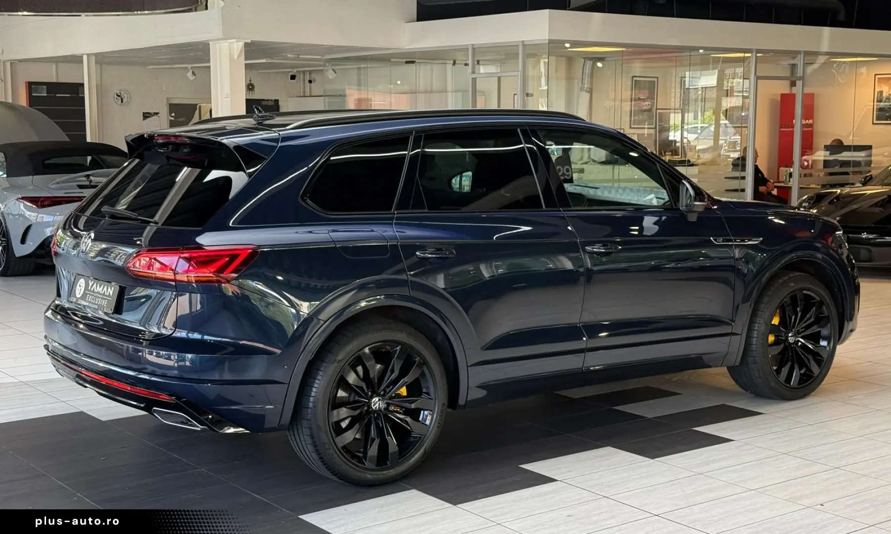 VW Touareg R-Line 4M Pano HuD StHzg AHK 360 Massage