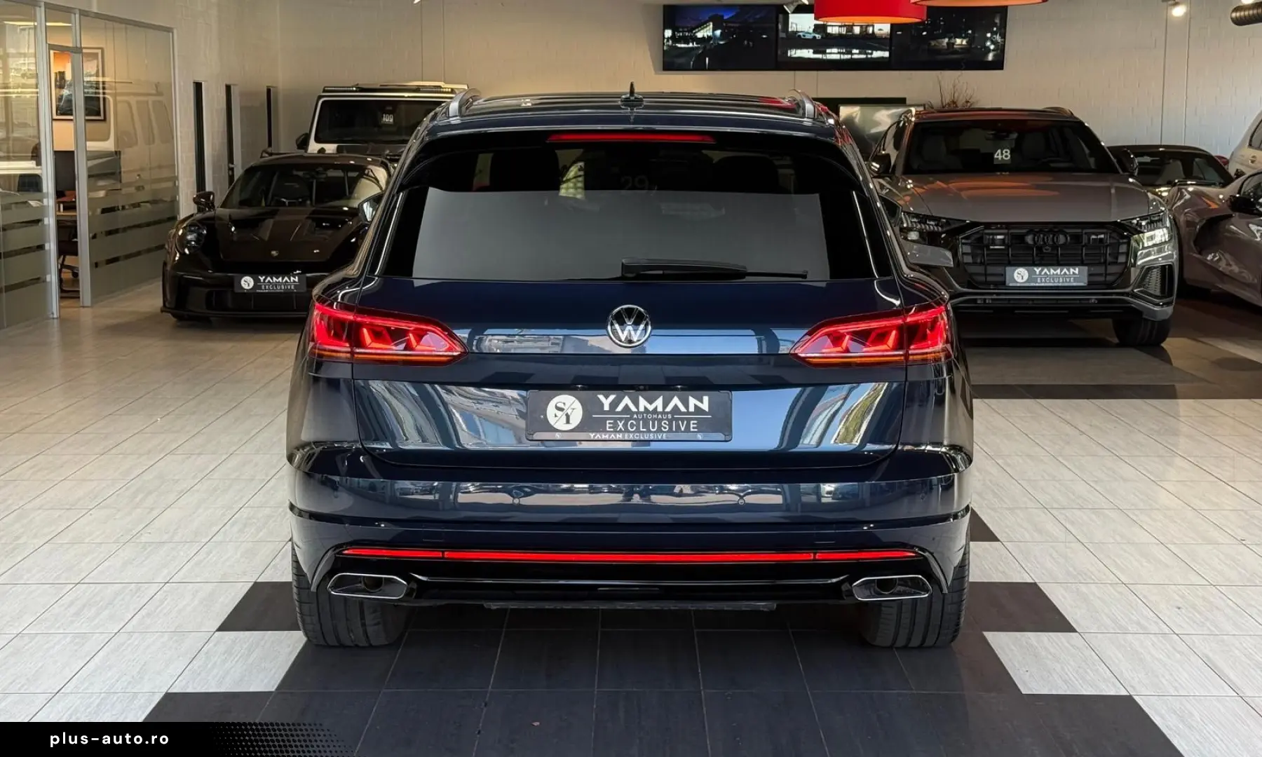 VW Touareg R-Line 4M Pano HuD StHzg AHK 360 Massage