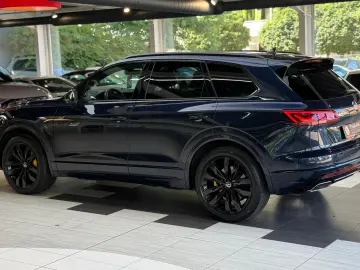 VW Touareg R-Line 4M Pano HuD StHzg AHK 360 Massage