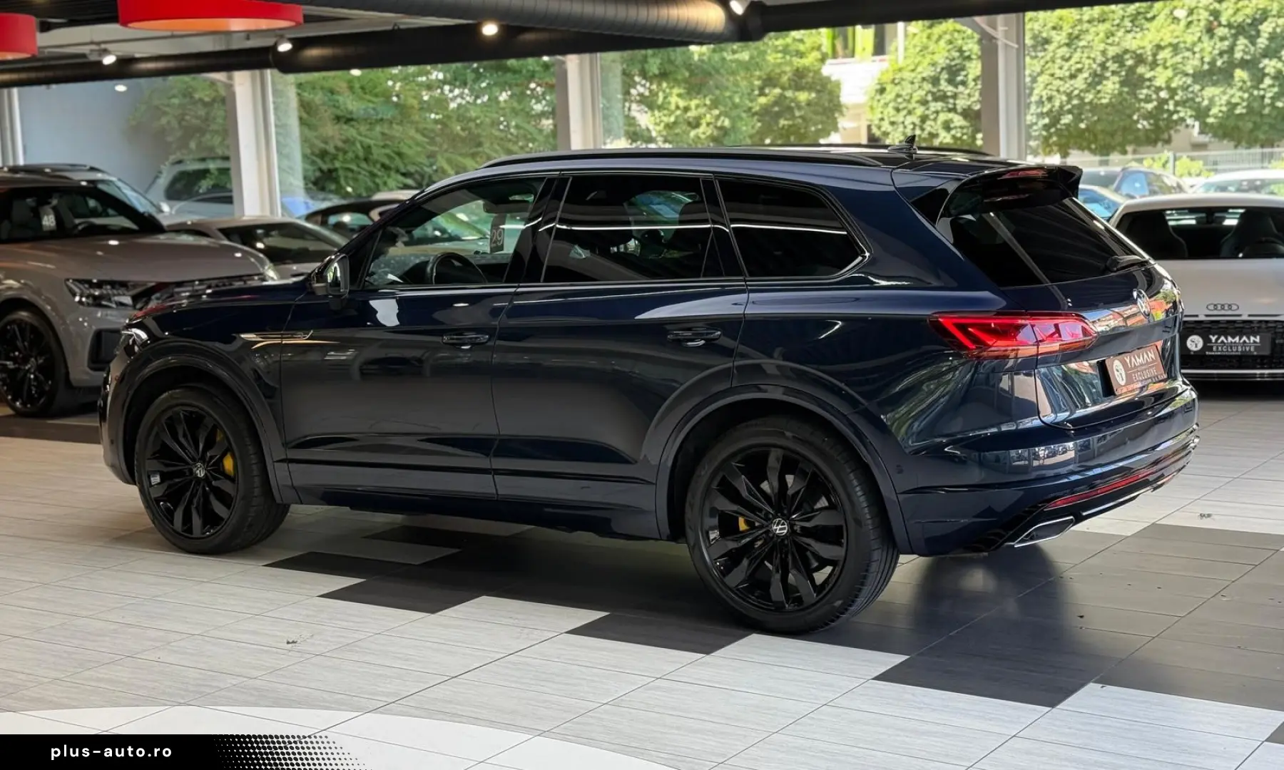 VW Touareg R-Line 4M Pano HuD StHzg AHK 360 Massage