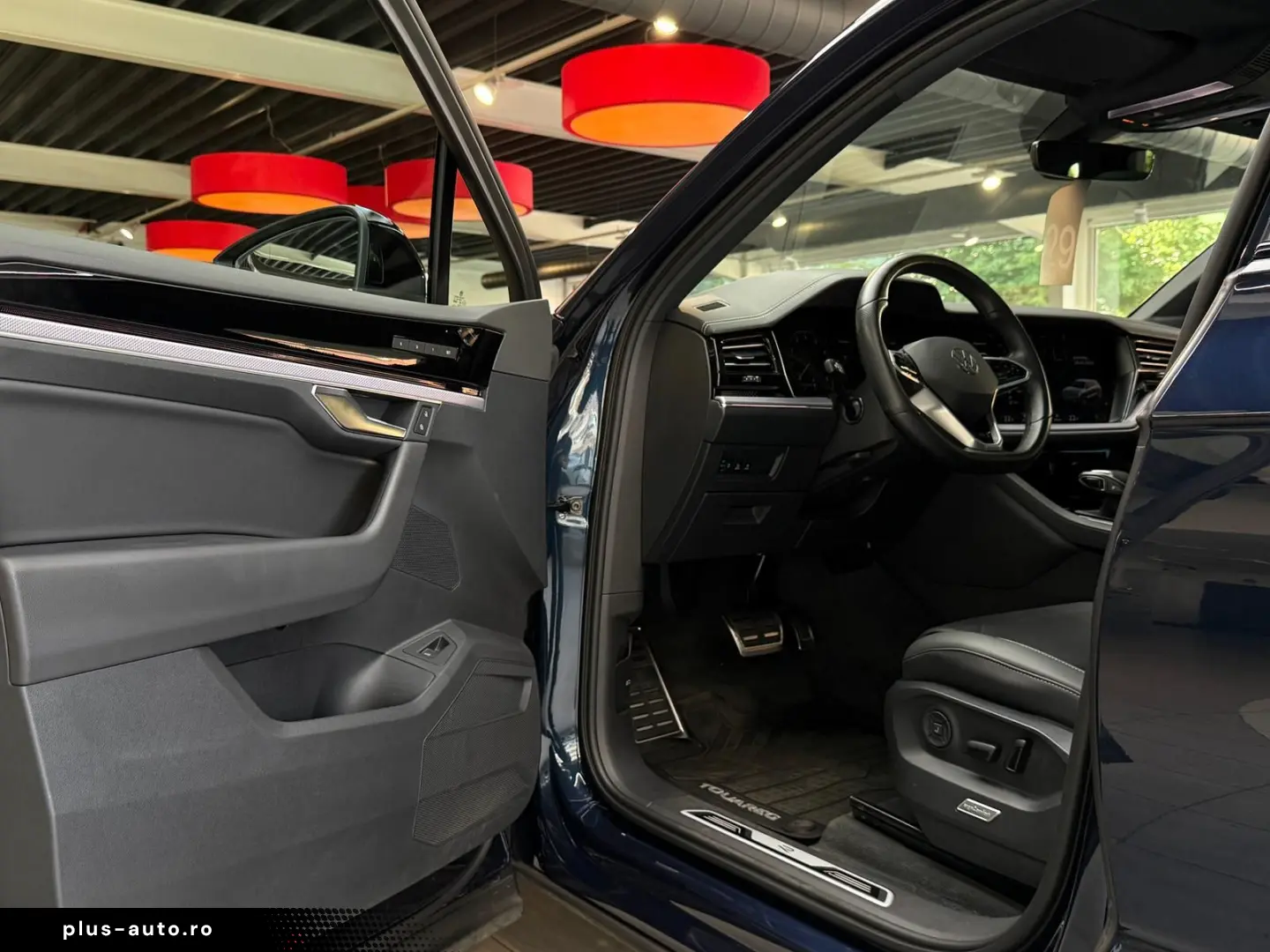 VW Touareg R-Line 4M Pano HuD StHzg AHK 360 Massage