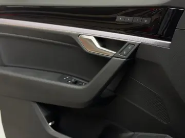 VW Touareg R-Line 4M Pano HuD StHzg AHK 360 Massage