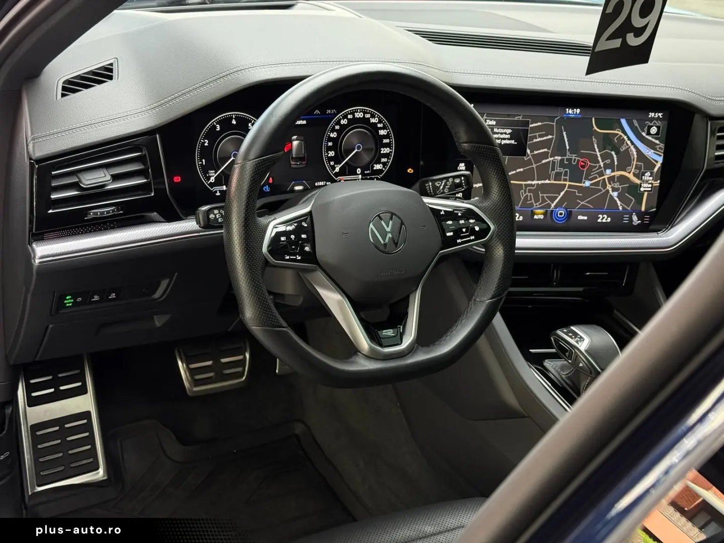 VW Touareg R-Line 4M Pano HuD StHzg AHK 360 Massage